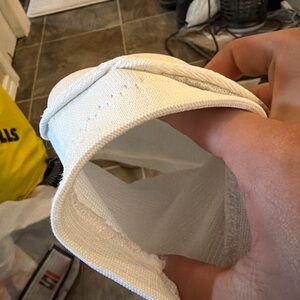 Wilson White Volleyball Knee Pads – Youth / Adult – Used